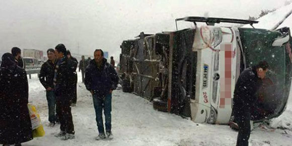 Ankara’da yolcu otobüsü devrildi: 25 yaralı