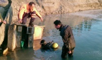 İş makinesiyle nehre düşen operatör öldü