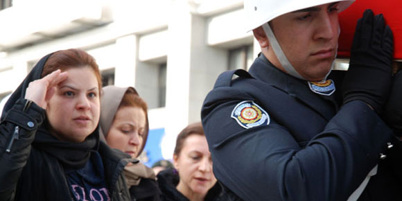 Rüzgar Çetinin çarparak ölümüne neden olduğu şehit polis için tören