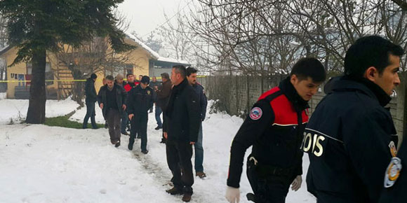 3 kişi boğazları kesilmiş halde bulundu