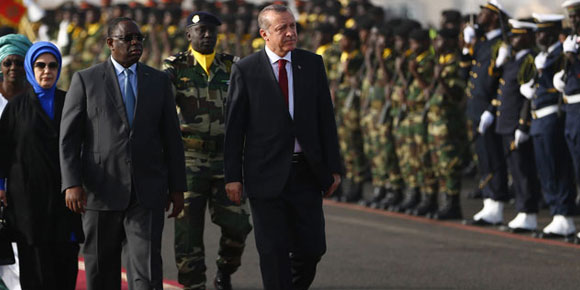 Erdoğan Senegal’de resmi törenle karşılandı