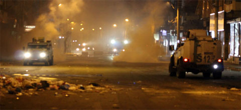 Diyarbakır’da olaylar sürüyor! Polise saldırdılar