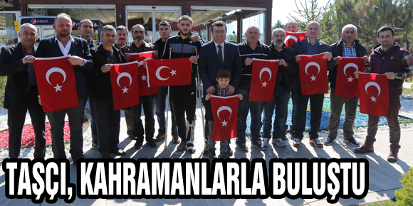 TAŞÇI, KAHRAMANLARLA BULUŞTU