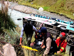 Peru’da otobüs nehre uçtu: En az 23 ölü