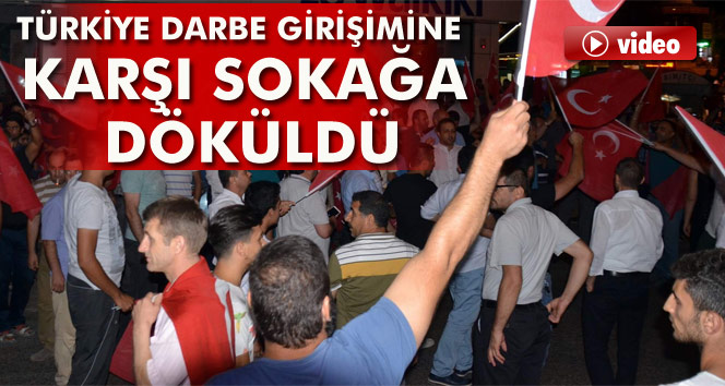 Türkiye darbe girişimine karşı sokağa döküldü