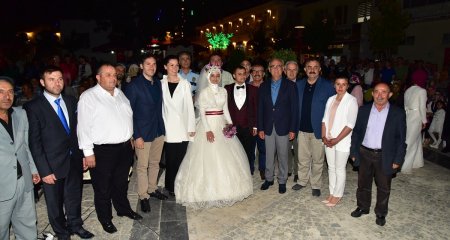 Başkan Yılmaz demokrasi nöbetinde nikah kıydı