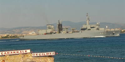 Yunan savaş gemisi Boğaz’dan geçti