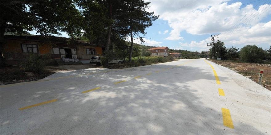Büyükşehir Belediyesi’nden Ladik’teki beton yol çalışmaları