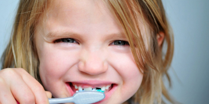 Süt dişleri daimi dişlerin geleceği için önemli