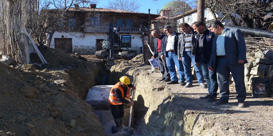 Kırsaldaki mahallelerin alt yapısına neşter