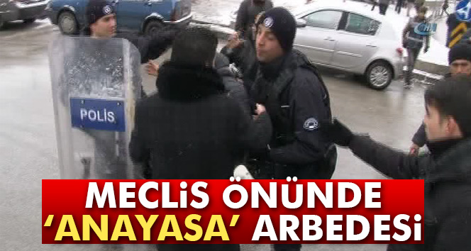 Meclis önünde 'Anayasa' arbedesi