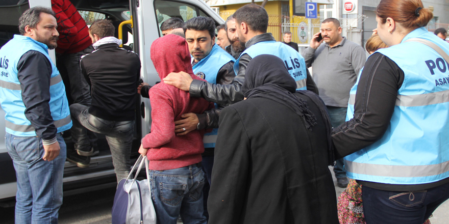 Samsun'da aranan şahıslara operasyon: 42 gözaltı
