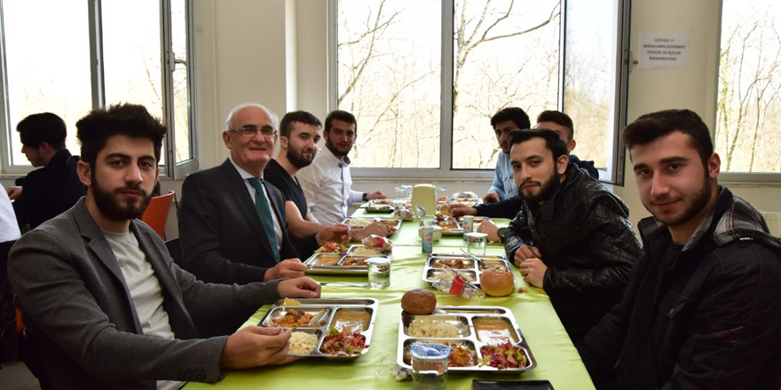 Başkan Yılmaz OMÜ’lü Öğrencilerle Aynı Sofrada