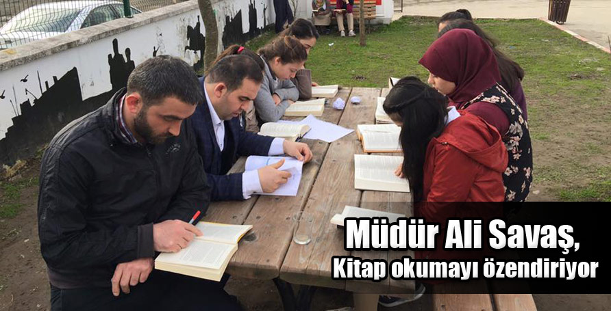 Müdür Savaş, Kitap okumayı özendiriyor