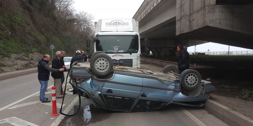 Kamyonla otomobilin çarpıştığı kaza ucuz atlatıldı