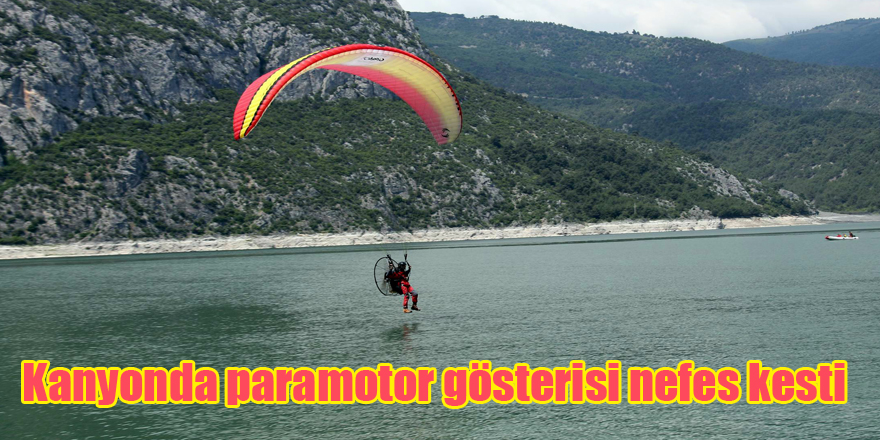  Kanyonda paramotor gösterisi nefes kesti