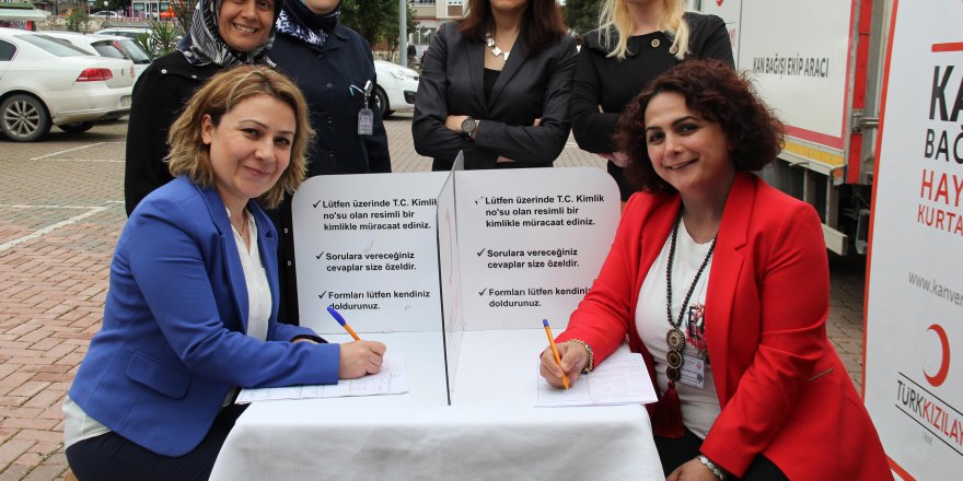  Sağlıkçılardan Türk Kızılayı’nın “Kadın Hayata Kan Verir” projesine destek