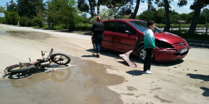  Otomobil ile motosiklet çarpıştı: 1 yaralı