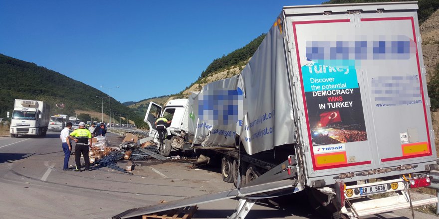 Samsun'da tır kazası: 1'i ağır, 2 yaralı