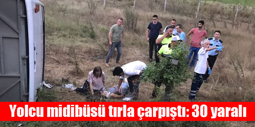 Yolcu midibüsü tırla çarpıştı: 30 yaralı