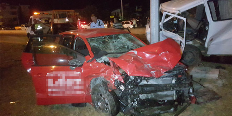 Samsun'da minibüs ile otomobil çarpıştı: 4 yaralı