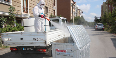 Bafra'da çöp konteynerleri dezenfekte ediliyor