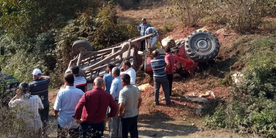 Fındık yüklü traktör devrildi: 2 ölü