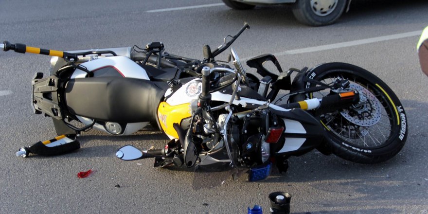  Valilik aracına eskortluk eden motosikletli polis kaza yaptı: 1 yaralı