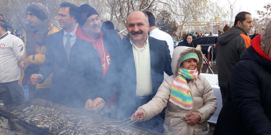 Milletvekili Erhan Usta hamsi şöleninde