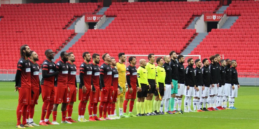  Samsunspor tribünlerinde sevgi ve tepki bir arada