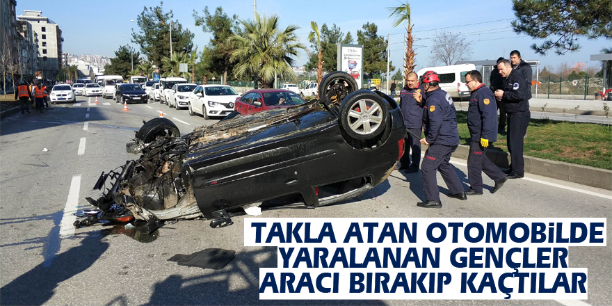 Takla atan otomobilde yaralanan gençler aracı bırakıp kaçtılar