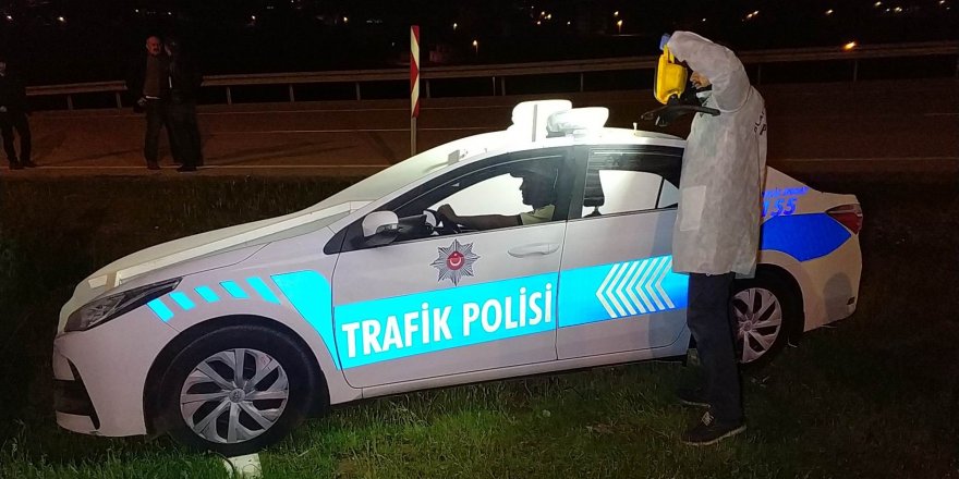 Maket trafik polis araçlarının tepe lambalarını çaldılar 