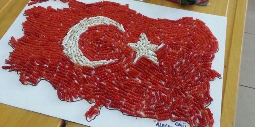 Öğrenciler makarnadan Türkiye haritası yaptı 