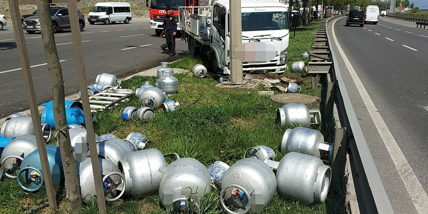 Samsun'da tüp yüklü kamyonet kamyonla çarpıştı: 2 yaralı 