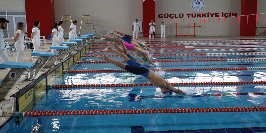 Küçükler Yüzme Türkiye Şampiyonası Başladı