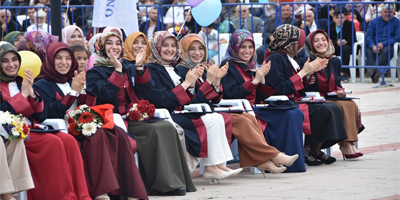 OMÜ İlahiyat Fakültesi 500 mezun verdi