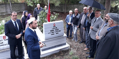 Şehit asker kabrinin başında dualarla anıldı