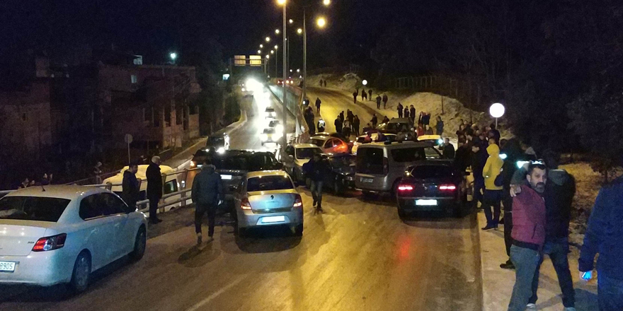 Samsun'da buzlanma nedeniyle 13 araç birbirine girdi: 4 yaralı 