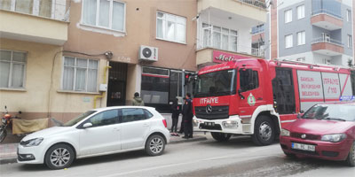 Apartman boşluğunda çıkan yangın korkuttu