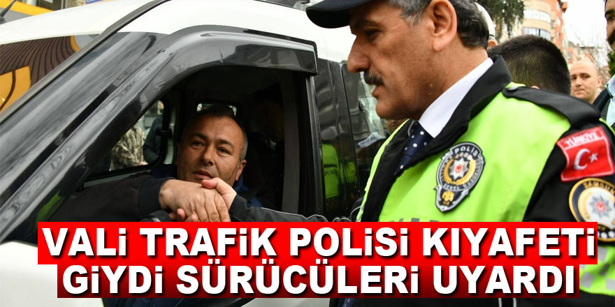 Vali trafik polisi kıyafeti giydi sürücüleri uyardı