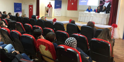 Kız öğrencilere kadın girişimciliği semineri