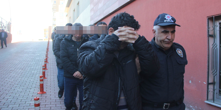 FETÖ'nün askeri mahrem yapılanmasına yapılan operasyonda gözaltına alınan 13 kişi adliyeye sevk edildi 