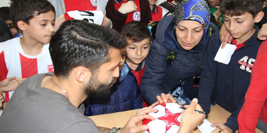Samsunsporlu futbolcular, 10 okulda 5 bin öğrenciyle buluştu 