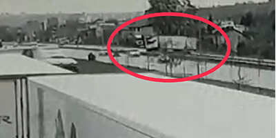 Samsun'da cenaze aracına çarpan tırın karşı şeride geçme anının görüntüsü ortaya çıktı 