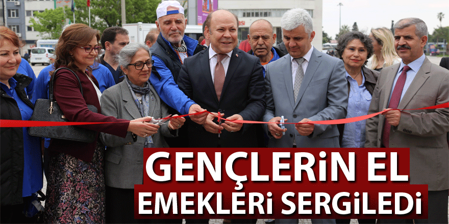 Gençlerin el emekleri sergiledi