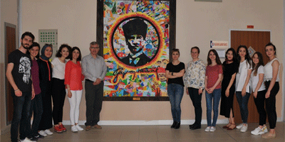 100 farklı çocuk resminden Atatürk panosu yaptılar