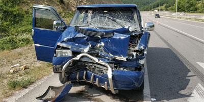 Samsun'da minibüs tıra çarptı: 4 yaralı