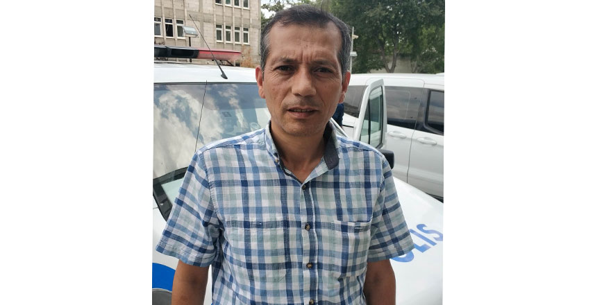 Polis memuru, sanatçı Mustafa Yıldızdoğan'a benzerliği ile dikkat çekiyor 