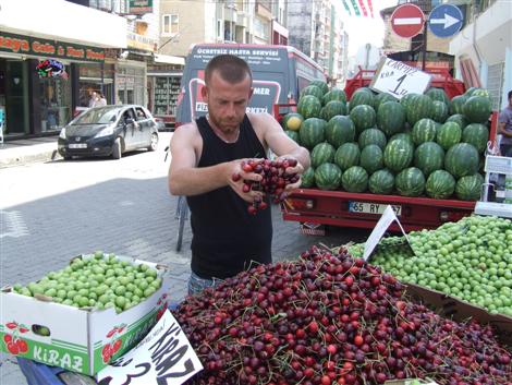 Çarşamba’da meyve yüz güldürüyor