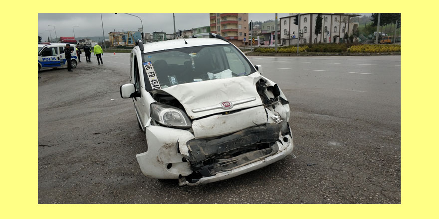 Samsun'da kamyonet otomobile arkadan çarptı: 2 yaralı